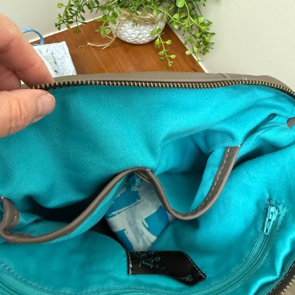 GABS Crossbody Messager Bag  Made In ITALY Gray soft  Leather EUC - Picture 14 of 16
